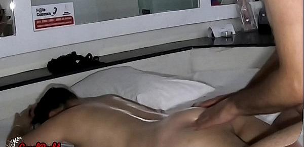  MASSAGEM COM VELA QUENTE E MUITO SEXO - NAMORADA GRITA E GEME DANDO DE QUATRO NO MOTEL